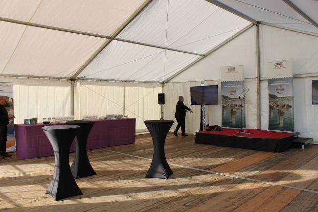 Buffet et mange-debout pour le plus grand bonheur des convives.